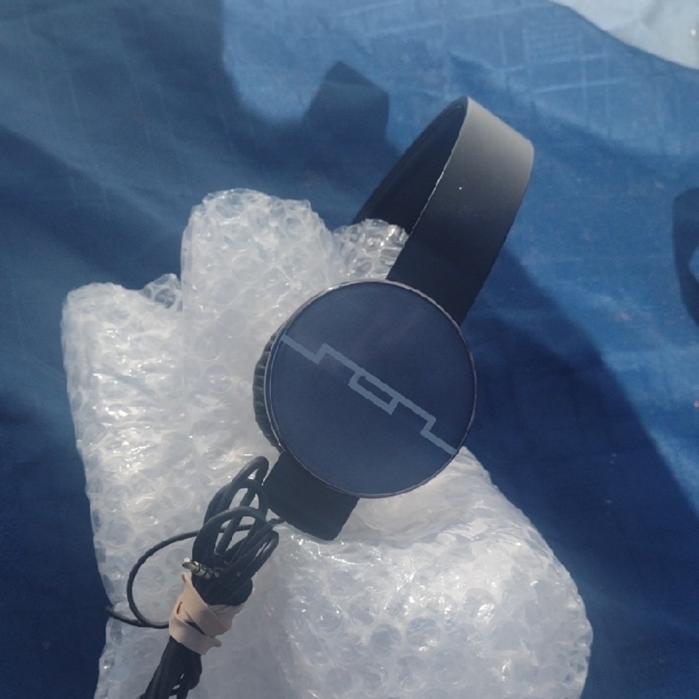 Sol Republic Black Wired Headphones NWOT